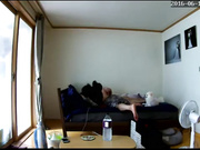 家庭摄像头被黑强开TP居家年轻小夫妻在床上变换体位激情啪啪啪两个宠物狗狗观战后入式它应该能懂吧哈哈