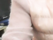 在某通公司业务代办点上班好骚的妹子在办公室露奶脱裤自摸摸出水