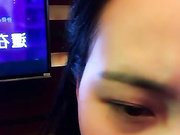 很是风骚女主播ktv开了间房 伴着嘈杂的音乐 直接秀起来了 也是会玩