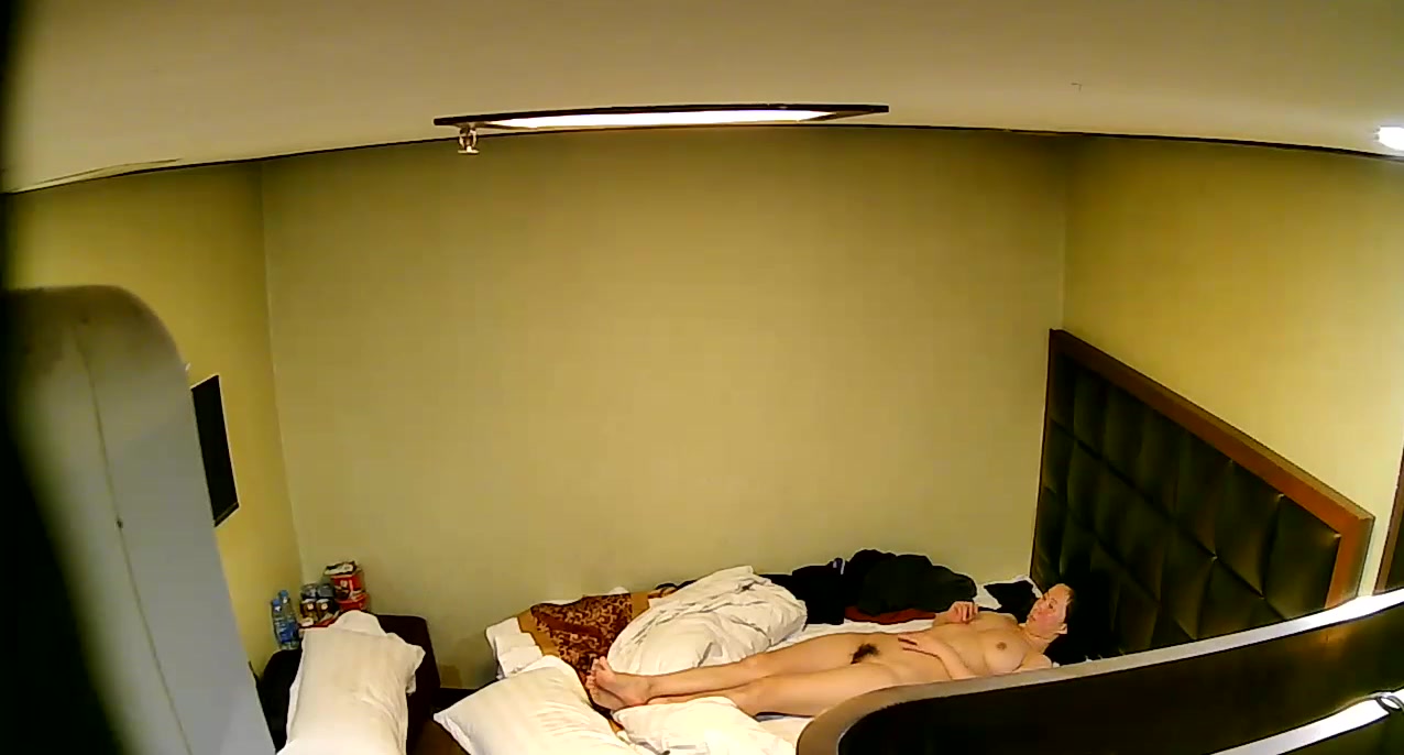 看起来挺老实的小青年艳福不浅旅店与吊钟大奶良家人妻少妇偷情叫的骚很激情颜射精子涂脸说美容的对白精彩