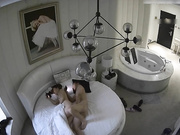 酒店偷拍高颜值年轻美女被中年情人从后面操的受不了了,嚎嚎大叫说不玩了.跑到门后又被拉到床上狠狠干.国语!