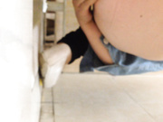 办公楼女厕惊现抚摸菊花自慰的美白领,爽完之后用冰红茶清洗无毛肥逼真他妈欠插