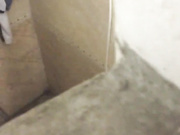 每晚最大的乐趣城中村出租屋偷窥附近的年轻打工妹洗澡