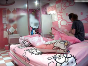 翘臀性感的大学美女酒店被身强体壮纹身男友刚爆插一次后洗完澡换上睡衣后又被拉到床上猛操!