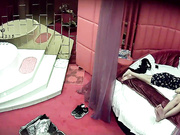 七夕情人节偷拍！样子很挫的肥哥也操到一个长发小女友 扛起双腿爆操好像无套内射妹子说老公你好厉害啊