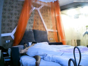 清纯漂亮的长腿美女刚到酒店房间异地男友就迫不及待的要操她,有点害羞跑到洗手间又被拉出来按在床上干!