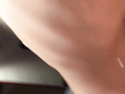 97年幼教专业高颜值性感美女酒店被男友手插嫩逼调教到身体颤抖再爆插,美女对着镜头既害羞又想要,鸡巴真粗大!