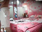 胸大腿白的女神级性感美女酒店还在自拍时男友就迫不及待的扒掉内裤插她,干的激情澎湃,看不出来阴毛真旺!