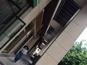 最新流出厕拍大神潜入商城餐厅女厕近距离偷拍妹纸嘘嘘出来故意打电话拍脸