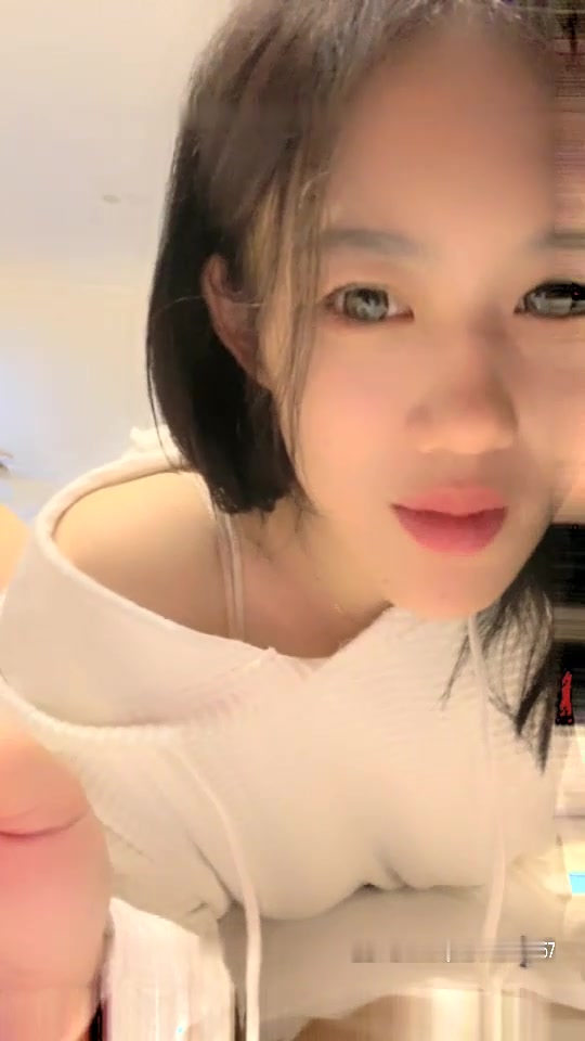 新人高颜值清纯小萝莉和炮友激情啪啪大秀 妹子好漂亮 十分诱人