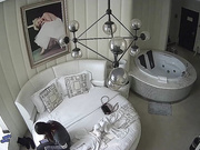 情趣酒店豪华房偷拍高素质情侣从床上干到浴缸还不过瘾站着扶着墙干