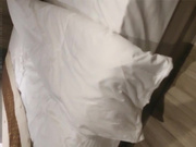 嫖妓哥网约身材颜值一流的女神级外围美女酒店啪啪,屁股翘奶子大,在床上操完又抱起来狠狠干,真美啊!