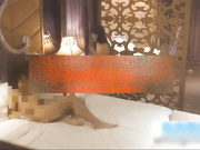 约朋友一起爆操前几天刚泡到的98年水嫩漂亮表姐妹,表妹不耐操没一会说：好爽啊,你快点给我啊!