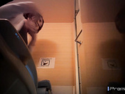 最新流出某大型温泉洗浴休闲酒店TP餐厅及洗浴女士卫生间妹子们方便双镜头特写角度非常刺激1080P超清