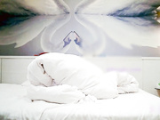 约啪泰国旅游活泼可爱学生妹,小穴紧致难以进入,疼痛难耐直喊：慢一点