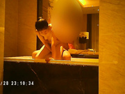 刘经理偷情好又多商场周大福珠宝专柜少妇服务员宾馆开房鸳鸯浴啪啪