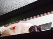 偷拍楼下00后嫩妹子洗澡