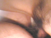 猥琐变态男真实迷J良家少妇三脚架玻璃瓶插阴道近景特写4指抠B开菊花搞出好多水在用屌干内射