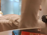 酒店开房外围群高价叫了一位学生妹相貌出众性格开朗啪啪很投入像情侣一样搞完了还给舔一舔