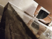 戶外坑神火車站公共衛生間偷拍各式年輕時尚美女如廁噓噓 肥嫩逼逼各異看得讓人欲火焚身 1080P高清原版