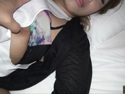 怪盗迷J系列未公开版美女约见网友带着闺蜜结果双双被套路晕倒带到酒店扒光玩弄肏完一个肏另一个