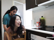 【全網首發】【愛愛流出】又一風騷留學生早餐還沒吃先勾引大屌洋老外操逼 叫床聲太浪了 1080P高清原版