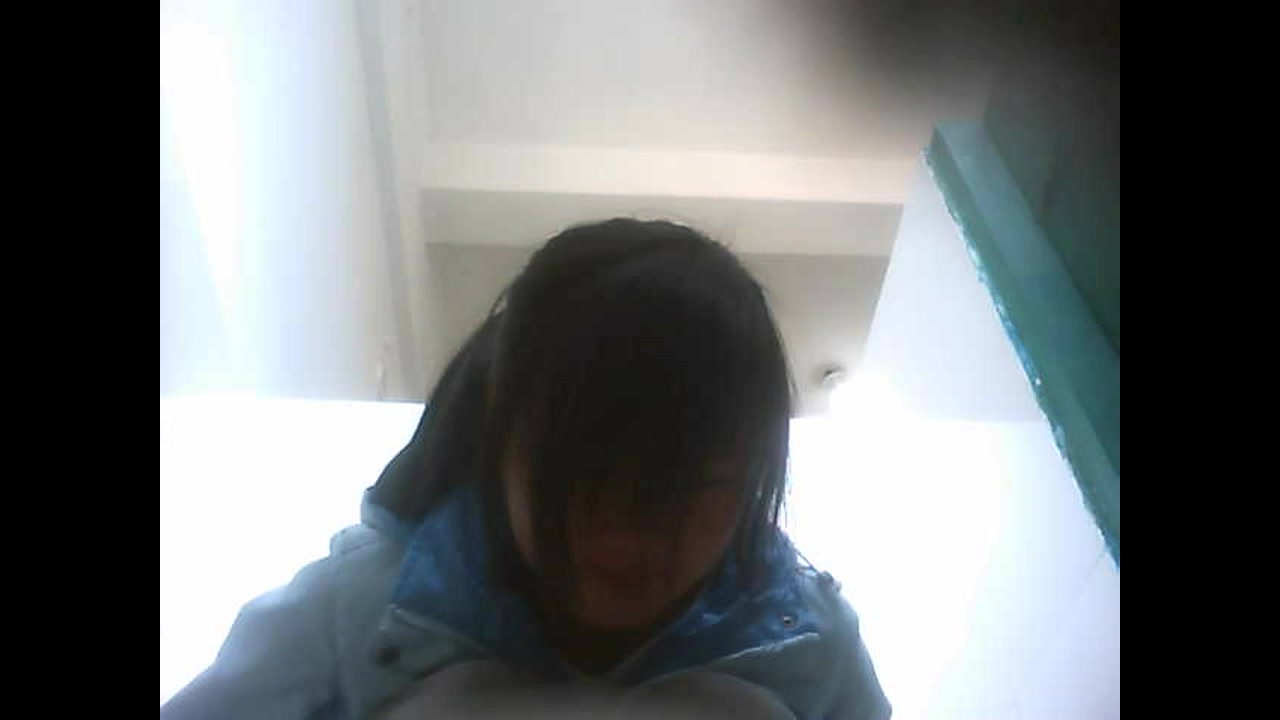 5月沟厕精品--逼脸同拍极品学生妹纸