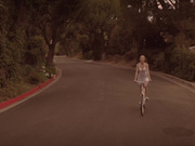 VIXEN - 美丽的助手帮助老板解压献上肉身