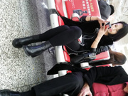 國內廁拍大神公共場合尾隨美腿美女進入公共女廁拍攝尿尿 有個吃擼串妹子顏值還是蠻高的 1080P原版高清