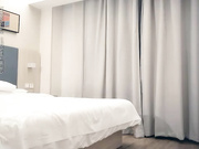 【AI高清2K修复】七天极品探花颜值不错黑衣妹子啪啪，黑丝掰穴摸逼侧入抽插抱起来猛操