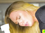 粉穴淫妻最爱大鸡巴老公舔她的粉红小穴