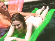 唯美水下美人鱼舔嫩穴游到水底浮着裸体啪啪