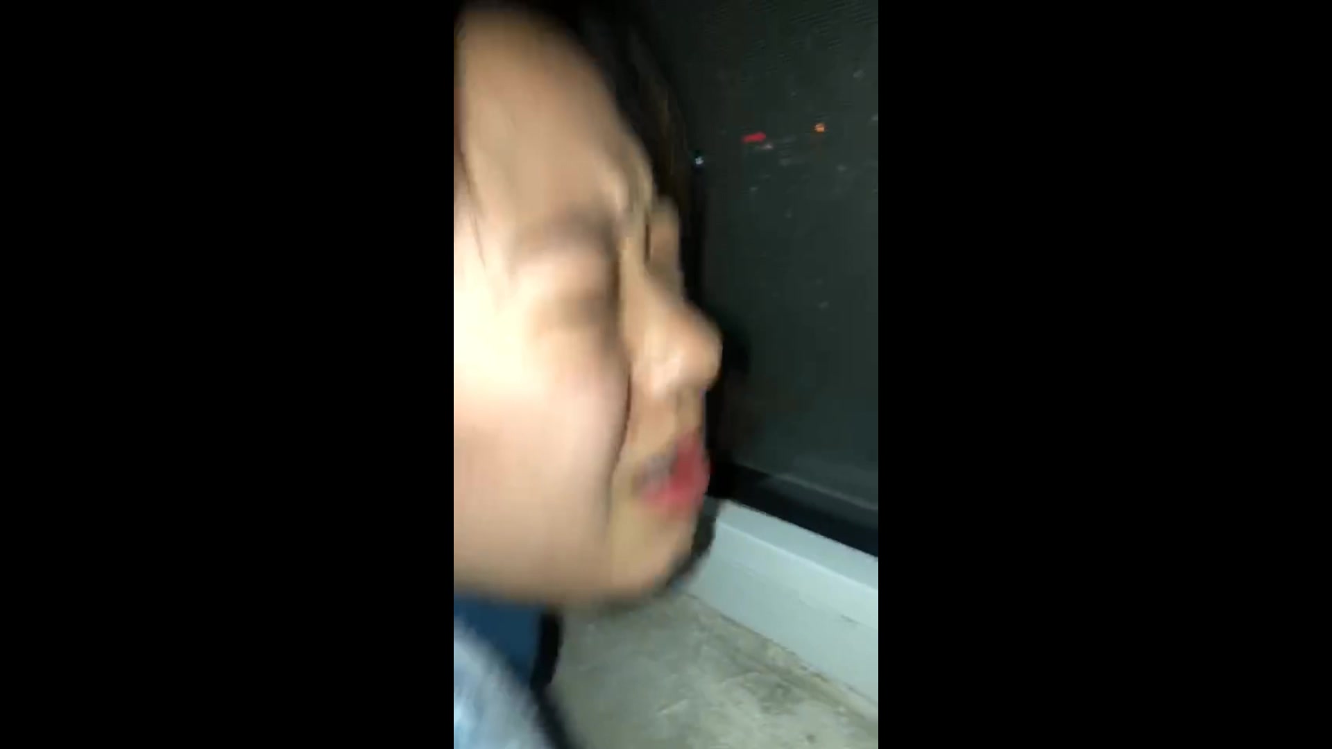 【百度云泄密系列】青岛大学粉嫩大二美女被肥猪男按住猛日