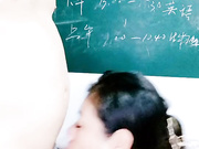 大屁股黑丝少妇教室被大哥疯狂草嘴无套内射
