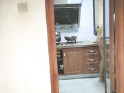 良家小少妇取完快递厨房做饭被情人扒光露脸狂插粉穴