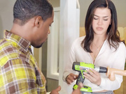 极品身材人妖化身电转维修女裸体安装引诱爆菊