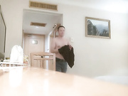 职校20岁小妹妹D罩杯粉胸白臀插入骚叫不断