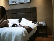 骚妹翘起屁股张开双腿掰穴扶腰后入猛操