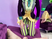 阿德里亚娜·切奇克扮演小丑喷射肛门