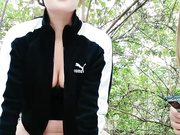 农村骚少妇带着两个好妹妹跟小哥户外4P激情