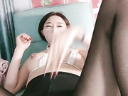 气质眼镜女神黑丝诱惑热舞道具自慰蝴蝶逼