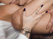 绝美人妖长发饱满黛西泰勒在椅子上被小鲜肉后入操菊