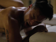 性感小花裙人妖和型男疯狂撸管吃JJ相互插菊爆射