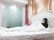 约操良家人妻骚熟女被窝里拉出来扣穴爆操