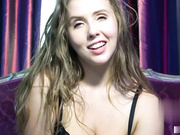 有曲线的大奶头莉娜·保罗双拳和汉克斯先生的假阴茎