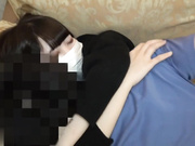 清纯派黑发美乳少女。敏感阴道深处抽插腰部颤抖