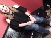 超M美巨乳大学生香里拍击屁股到红肿最后满满中出