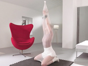 透视情趣黑丝+高挑大长腿美女+高跟，这样的诱惑实在让人欲火沸腾，舔吸扣揉逼逼湿漉漉，戴上硕大鸡巴冲击