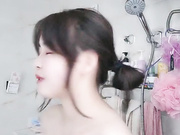 虎牙小妹皮肤白皙逼毛没几根道具抽插骚穴