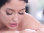 被杀的凡妮莎展现出了她最好的凯莉性感狂野的一面